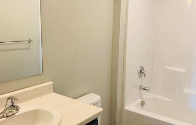 2 beds, 1 bath, $1,595, Unit 302