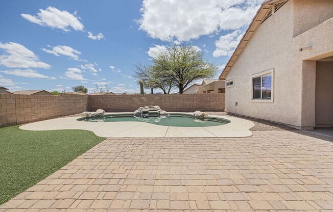 Awesome 4 Bedroom Home with Pool in Continental Reserve
