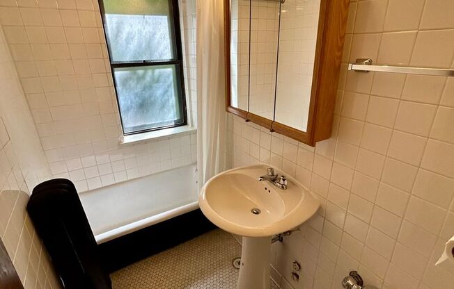 Studio, 1 bath, 320 sqft, $1,325, Unit 225-103