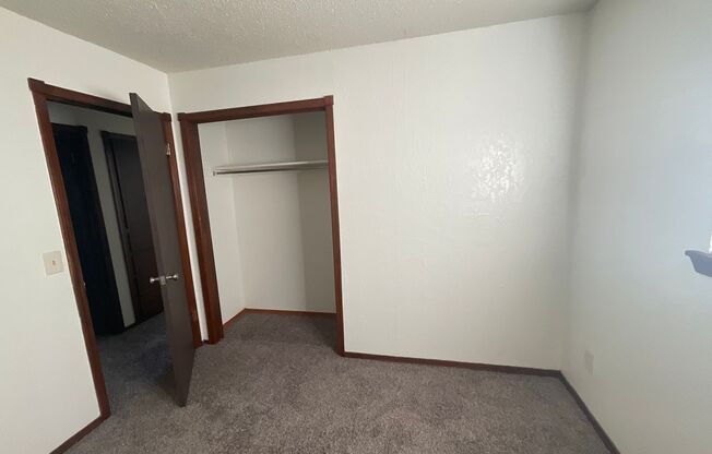 3 beds, 1 bath, $950