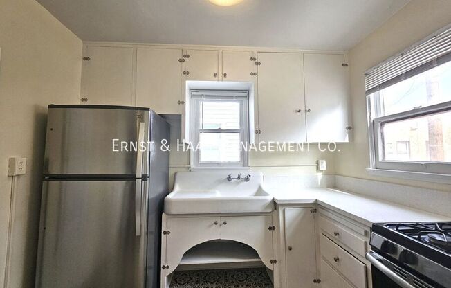 332 HERMOSA AVE