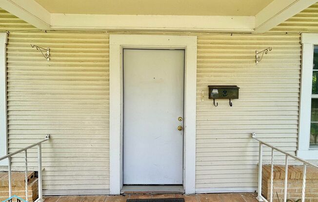 Cozy and Bright 3bedroom/1bath Vintage charmer in Beacon Hill, Close to Restaurants, Shopping, and Entertainment!