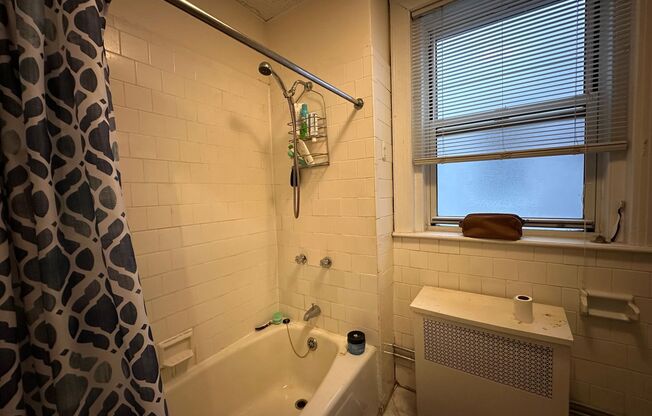 2 beds, 1 bath, 750 sqft, $3,100, Unit 46