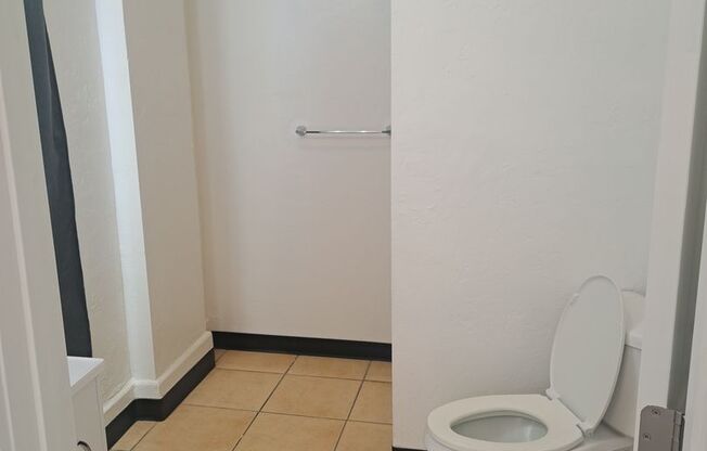 1 bed, 1 bath, 500 sqft, $1,270, Unit 329