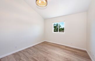 2 beds, 1 bath, $3,300, Unit Ripley #B