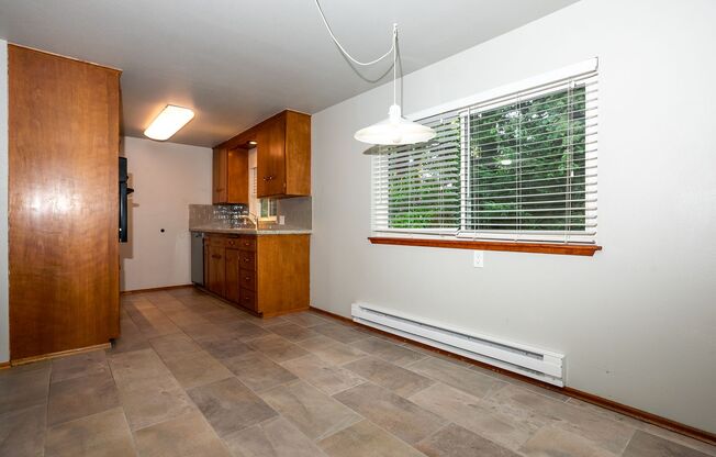 2 beds, 1 bath, $2,100