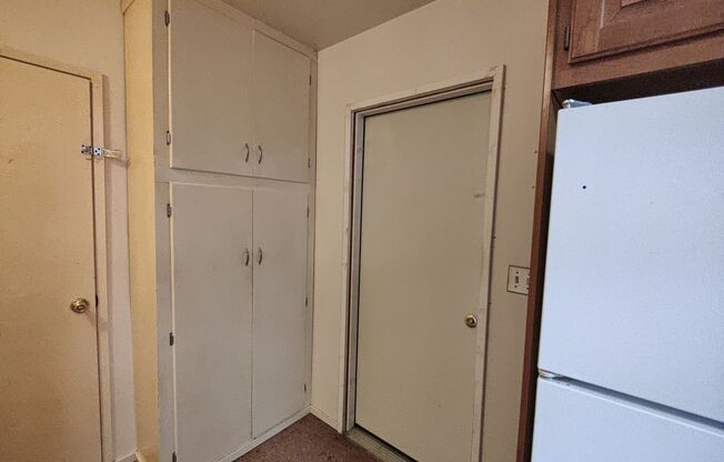 2 beds, 1 bath, $1,995