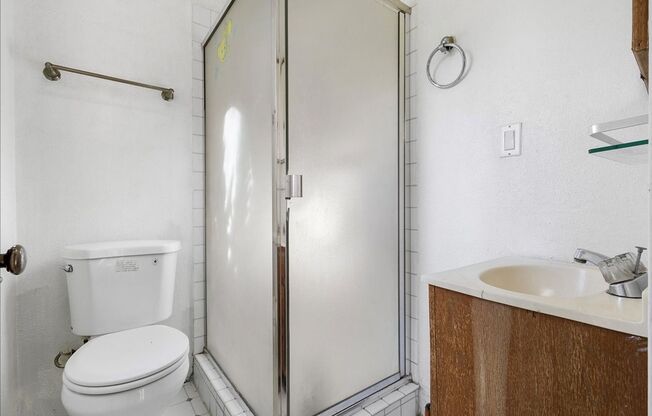 Studio, 1 bath, $1,650, Unit 1539 Central Ave #A - LU