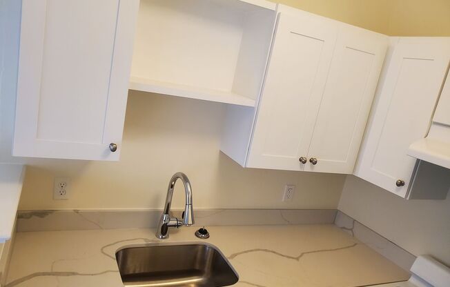 Studio, 1 bath, 429 sqft, $1,275, Unit Unit 208