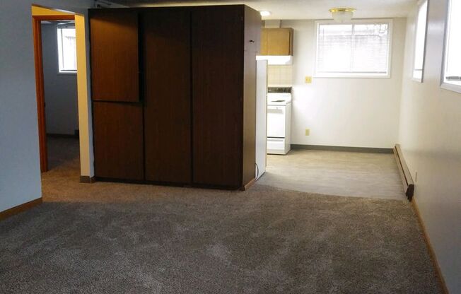 2 beds, 1 bath, $995, Unit #6