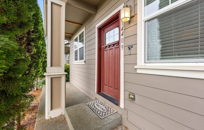 Cozy 3-Bed Yelm Home | Vaulted Ceilings, Community Amenities, Near JBLM!