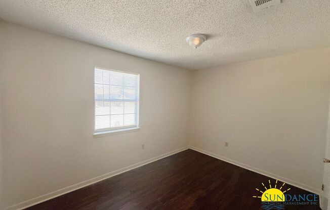 2 beds, 1 bath, $1,075