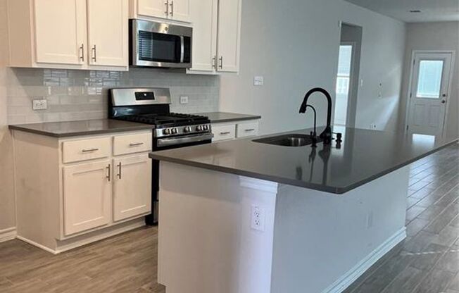 Perfect 3-Bedroom Home Available for Rent in Buda