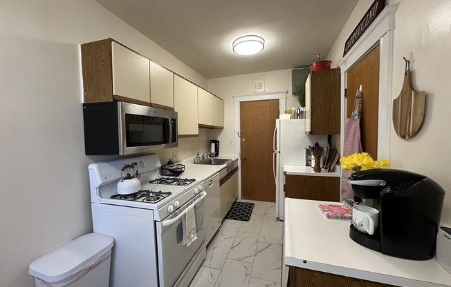 15 GOVERNORS AVE