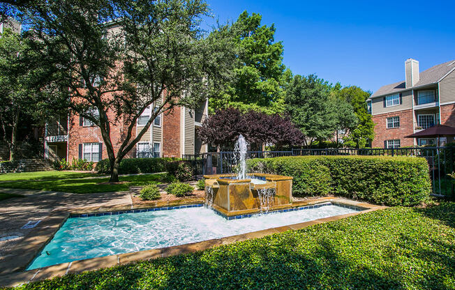 Landscaped Lawns and well-maintained grounds at best apartments in Valley Ranch TX