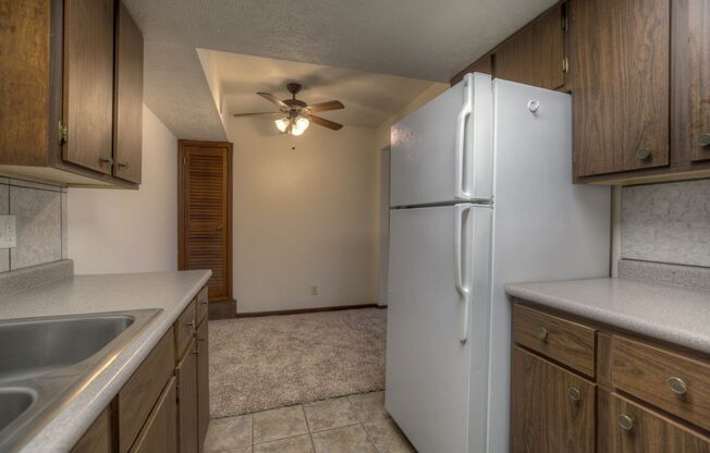 1 bed, 1 bath, 720 sqft, $910, Unit 24