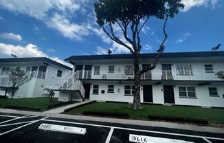 2 beds, 1 bath, $1,950, Unit 3660-5