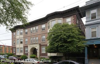 Rialto Court Apartments - Vintage Beauty in Capitol Hill
