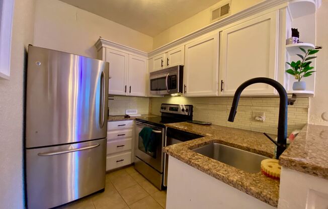 1 bed, 1 bath, $1,200, Unit Unit 17