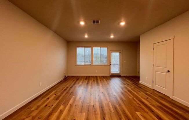 Woodland Townhome Just Minutes from i5