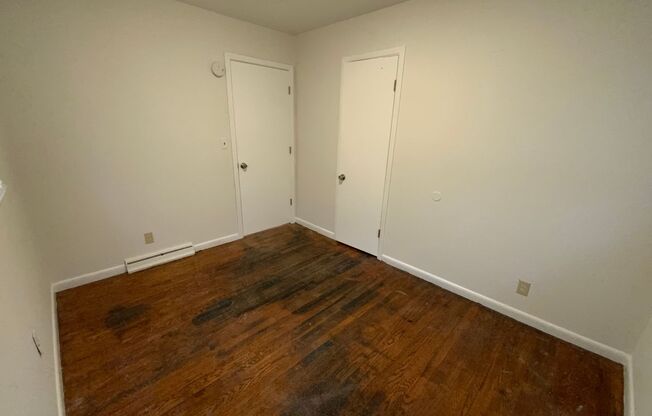 3 beds, 1 bath, $900