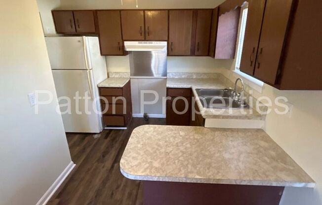 2 beds, 1 bath, 965 sqft, $895, Unit A