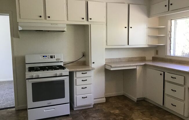 2 beds, 1 bath, 968 sqft, $2,100, Unit Unit FRONT