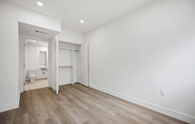 3 beds, 3 baths, 938 sqft, $3,441, Unit 208