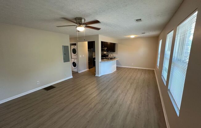 2 beds, 1 bath, 860 sqft, $1,295, Unit 291-7