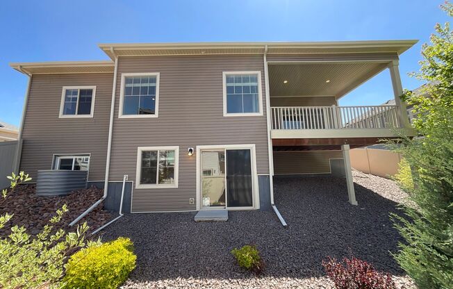 3 beds, 2.5 baths, $2,550