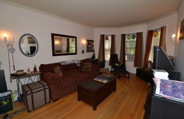3707 HOYNE