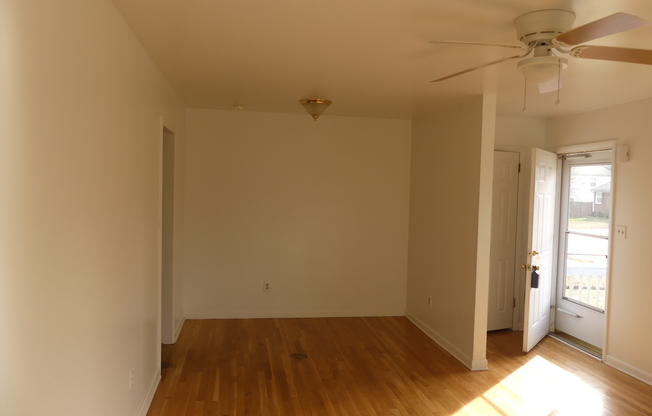 3 beds, 1 bath, $1,400