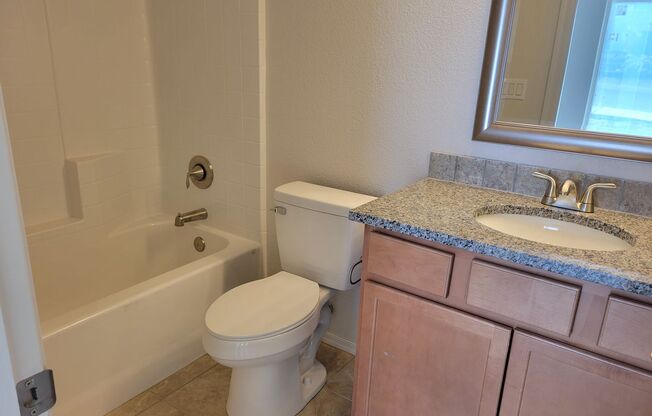 1 bed, 1 bath, $1,050, Unit 2544 Hillview Dr #B101