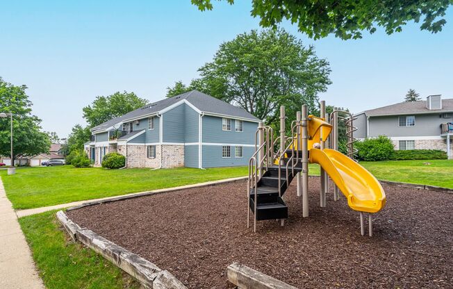 2 beds, 1 bath, 878 sqft, $1,399, Unit 341