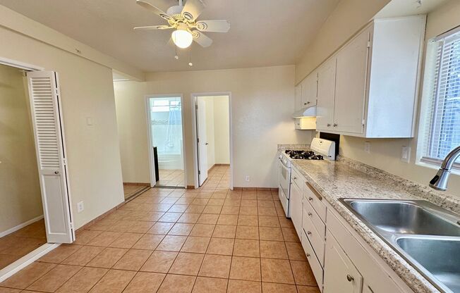 2 beds, 1 bath, $2,300, Unit UNIT B