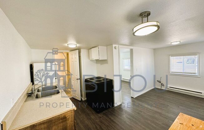 1 bed, 1 bath, $850, Unit 429 1/2