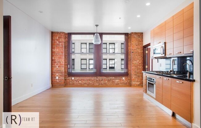 Sleek Loft in Old Bank District of DTLA!