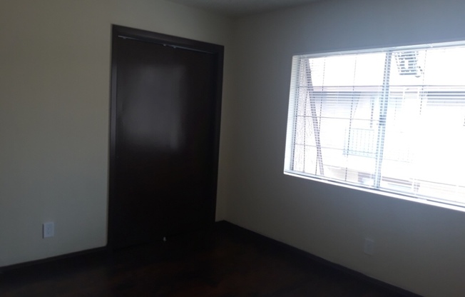 2 beds, 1 bath, 760 sqft, $2,195, Unit A8