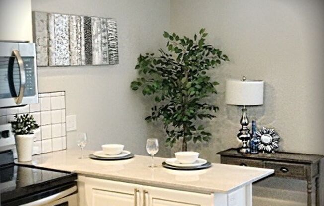 1 bedroom, 1 bath with enclosed backyard