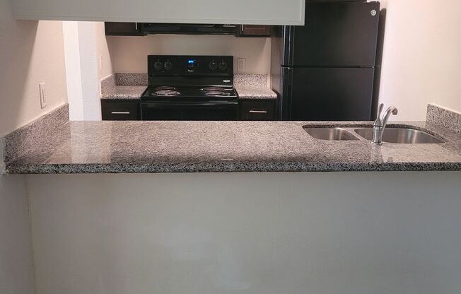 2 beds, 1 bath, 900 sqft, $1,100