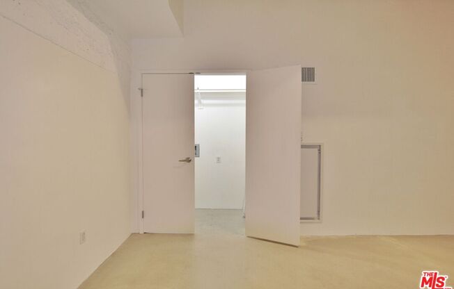 Studio, 1 bath, 930 sqft, $2,850, Unit M02
