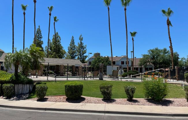 Amazing 2 Bed / 2.5 Bath Townhouse in Phoenix!