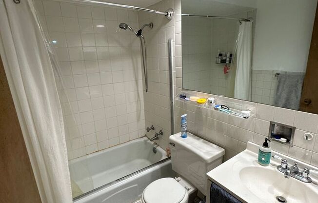 1 bed, 1 bath, $2,025, Unit 555