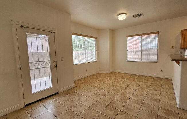 GORGEOUS HOME NEAR BLUE DIAMOND & DECATUR!!!!