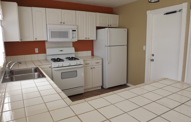 Beautiful 3 bed 2 bath home with a Huge Back Yard in Santee!