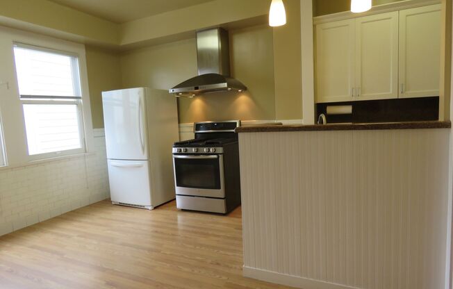 2 beds, 1 bath, $5,300, Unit 2040