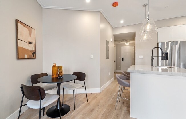 1 bed, 1 bath, 641 sqft, $2,900, Unit 215