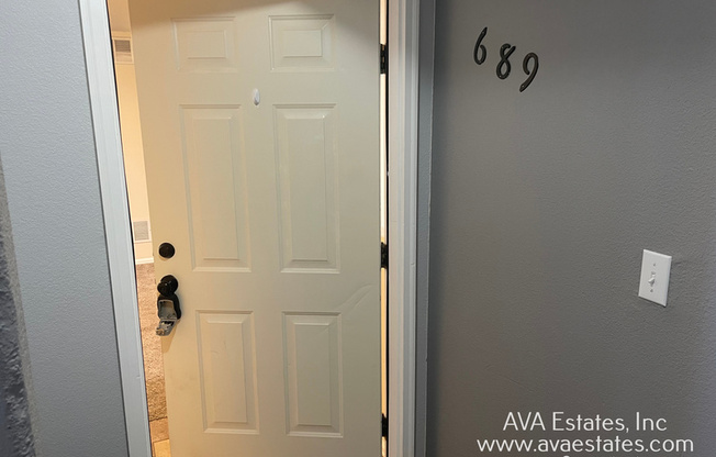 689 E LAPORTE DR