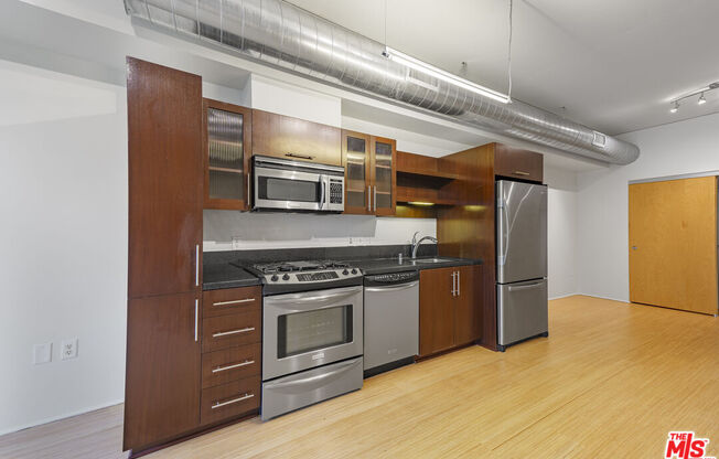 1 bed, 1 bath, 930 sqft, $2,800, Unit 513