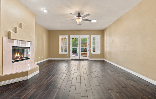 *******2 WEEKS FREE RENT******* A luxurious 5 Bedroom House with a Casita & a Sparkling pool at Ten Oaks Estates